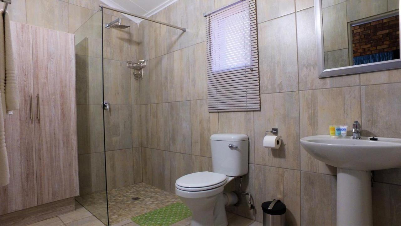 Kruger'S Guest House White River Bagian luar foto