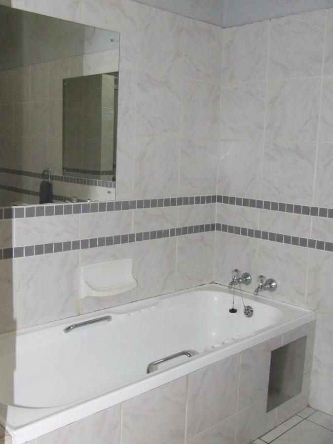 Kruger'S Guest House White River Bagian luar foto