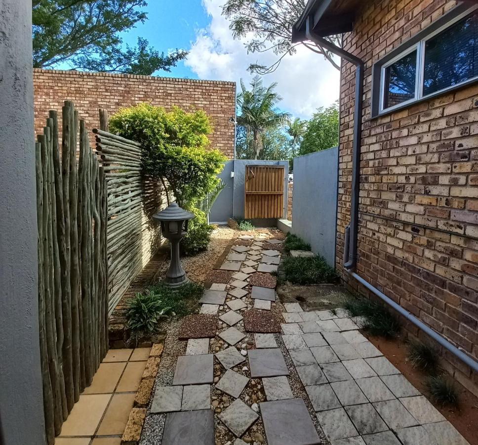 Kruger'S Guest House White River Bagian luar foto