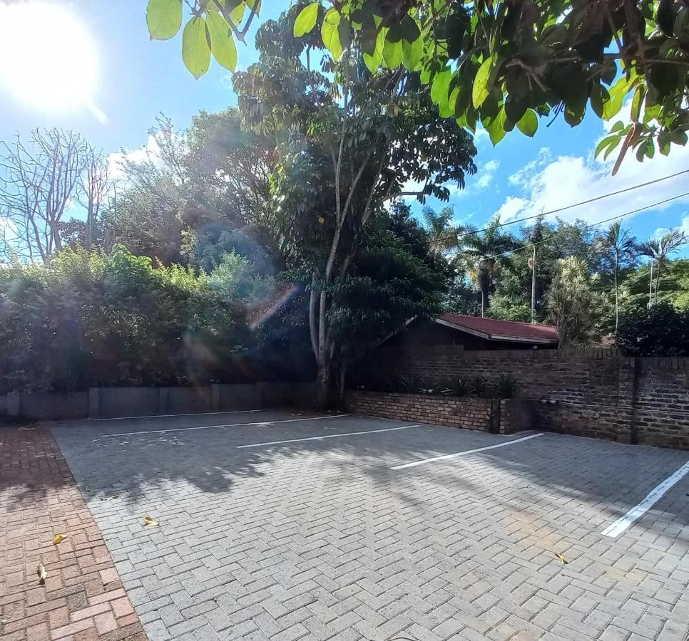 Kruger'S Guest House White River Bagian luar foto
