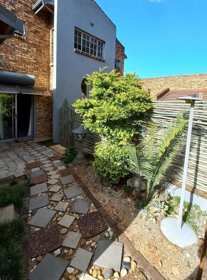 Kruger'S Guest House White River Bagian luar foto