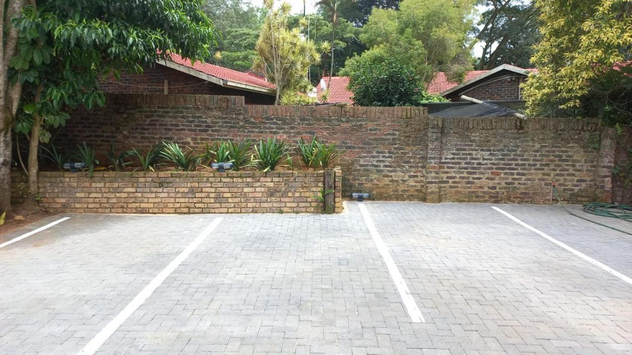 Kruger'S Guest House White River Bagian luar foto