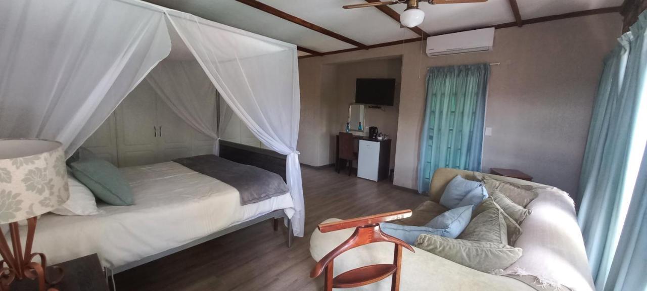 Kruger'S Guest House White River Bagian luar foto